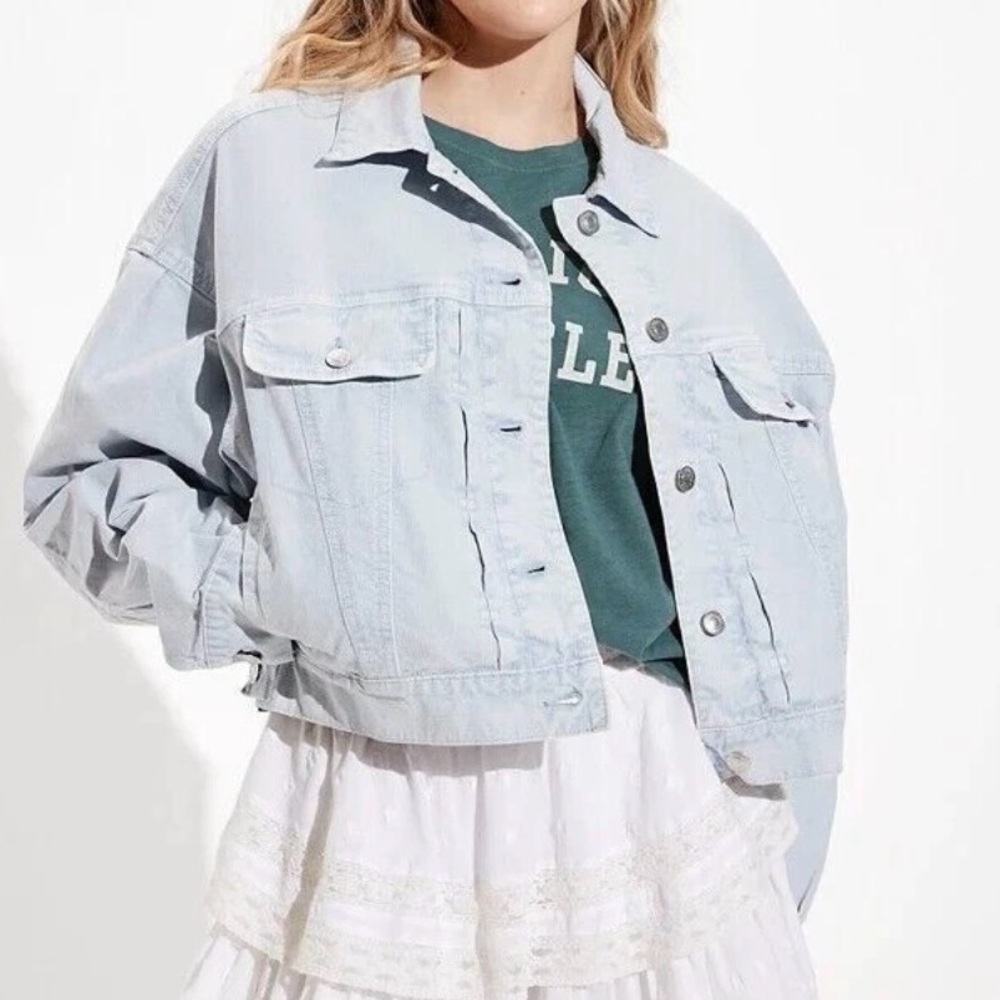 American Eagle Outfitters 90s tomgirl cropped Light blue Denim Jacket